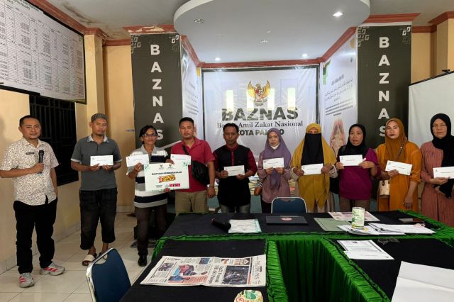 Bangkitkan Ekonomi Umat, BAZNAS Palopo Salurkan Bantuan Untuk 13 Pelaku Usaha