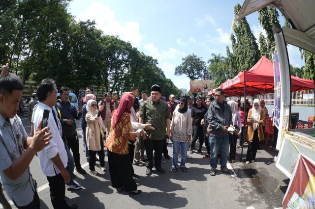 Wali Kota Munafri Pantau GPM, Warga Antusias Padati Pasar Murah