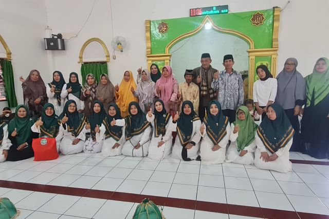 Wujud Kepedulian Sosial, Muslimat NU Tana Toraja Gelar Pengajian dan Bagi Sembako