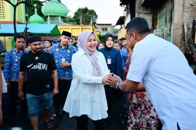 Fatmawati Rusdi Tinjau Korban Kebakaran di Mangasa, Salurkan Bantuan untuk Warga Terdampak