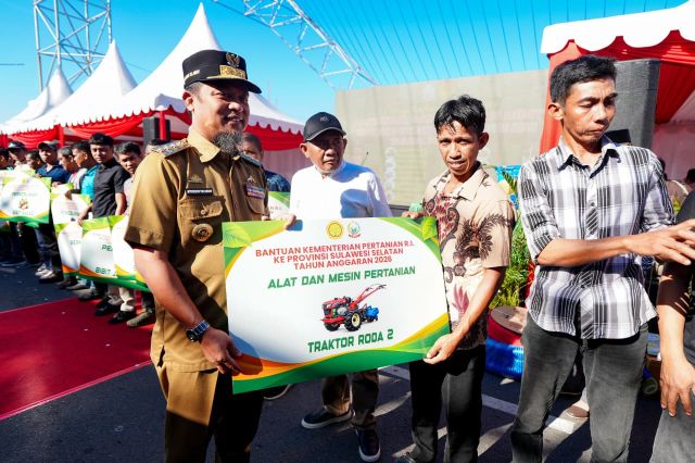 Gubernur Lepas Bantuan Pertanian Rp323 Miliar untuk 24 Kabupaten Kota di Sulsel