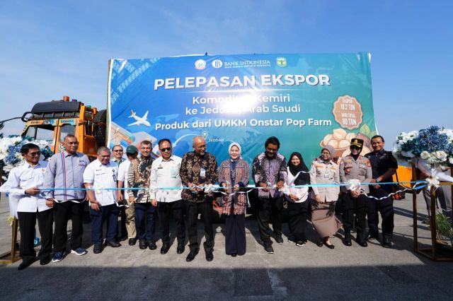 Fatmawati Lepas Ekspor 10,2 Ton Kemiri Luwu ke Jeddah, Perkuat Daya Saing Pasar Global