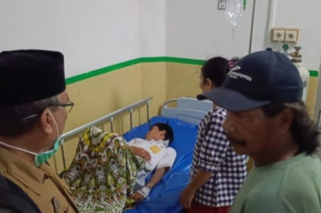 Puluhan Siswa SMPN 9 Telluwanua Diduga Keracunan Makanan Kantin Sekolah