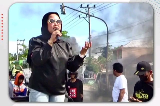 Kepala Desa Cantik Umi Pimpin Aksi Massa di Bua, Ini Tuntutannya