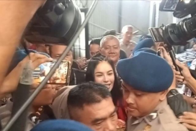 Nikita Mirzani Divonis 4 Tahun Penjara dan Denda 1 Miliar