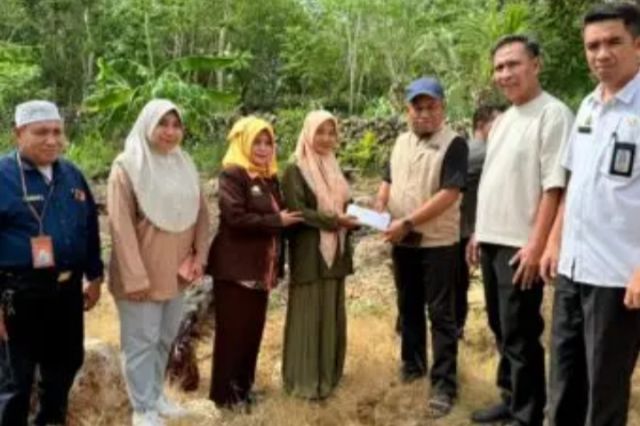 Lewat Staf Khusus, Gubernur Sulsel Salurkan Bantuan bagi Korban Kebakaran Tanah Lemo