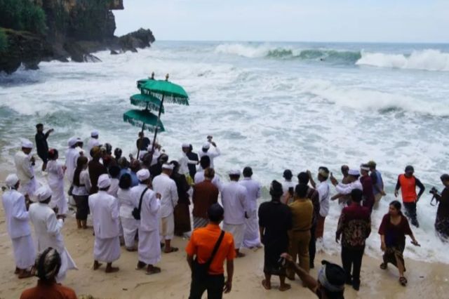 Umat Hindu Padati Pantai Ngobaran, Sambut Nyepi Tahun Baru Saka 1948