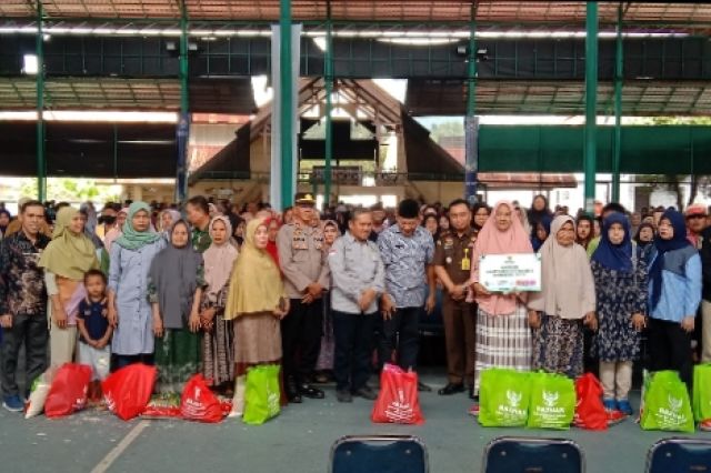 Ribuan Warga Padati Rujab! BAZNAS Palopo Salurkan 1.410 Paket Ramadan