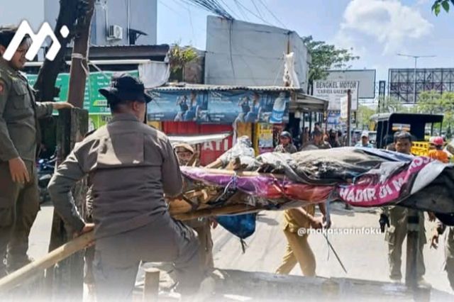 Dari Fasum Jadi Tertib: PK5 Tamalanrea Indah Akhirnya Bongkar Lapak Sendiri