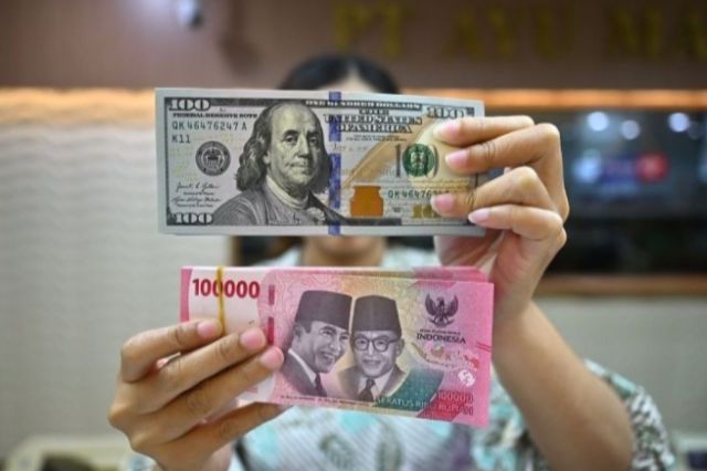 Rupiah Kembali Terpuruk! Dolar AS Sentuh Rp18.116, Alarm bagi Perekonomian