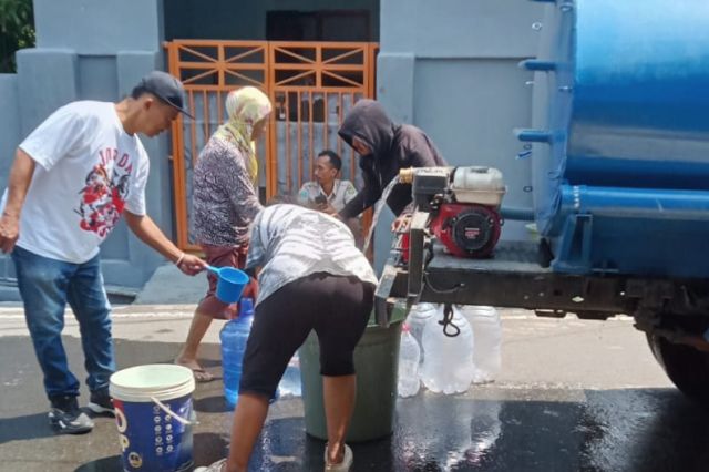 Pak Chama Apresiasi PDAM, Satu Tangki Air Meluncur ke Amasangan