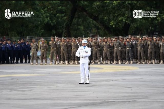 Bappeda dan Jajaran Pemerintahan Kota Makassar Hadiri Upacara Pengibaran Bendera Merah Putih HUT ke-80 RI