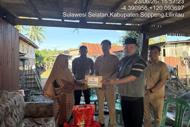Gubernur Sulsel Salurkan Bantuan Kemanusiaan untuk Keluarga Korban Terseret Arus Sungai di Soppeng