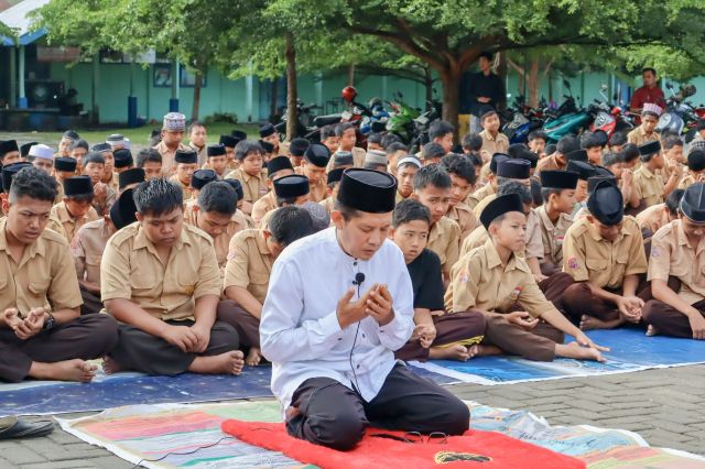 MTs Al-Falah Lemahabang, Gelar Sholat Duha dan Sholat Taubat