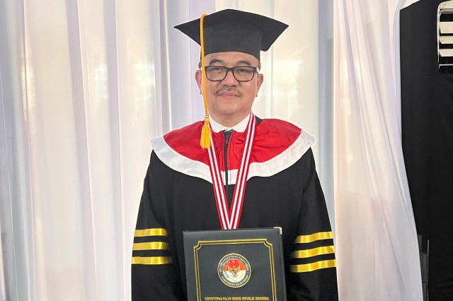 Predikat Cumlaude, Sekda Sulsel Jufri Rahman Raih Lulusan Terbaik S3 Ilmu Pemerintahan IPDN