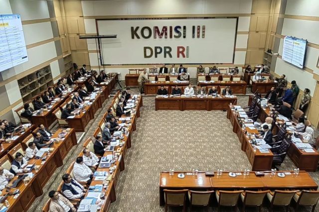 Raker Komisi IIII DPR dengan KPK, PPATK, BNN Bahas Anggaran 2026