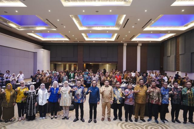 Wamendagri Bima Arya: Sulsel Provinsi Terbaik Komitmen Program Mitigasi Perubahan Iklim dan  Kepemimpinan Hijau