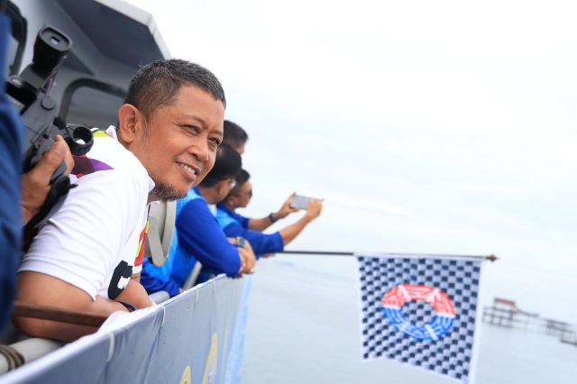 Kadis Dispora Kota Makassar, Syamsul Bahri mewakili Wali Kota Makassar, menghadiri pembukaan Makassar Navy Open Water Sport Competition 2025