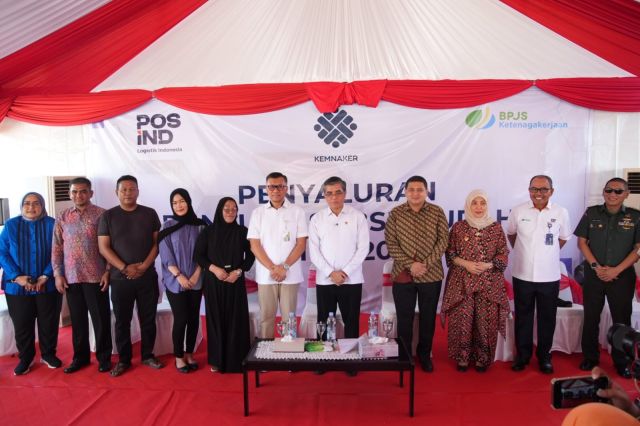 Munafri-Aliyah Dampingi Menaker RI Tinjau Penyaluran BSU 2025, Pastikan Bantuan Tepat Sasaran