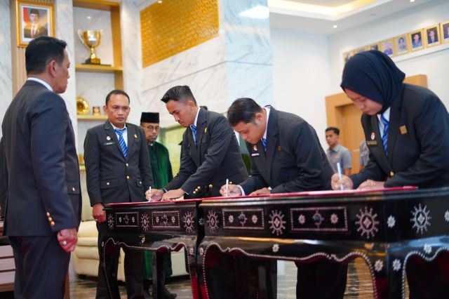 Kakanwil Kemenkum Sulsel Lantik Andi Mekasari Makkaraka Takko Sebagai Analis Hukum Ahli Pertama ‎