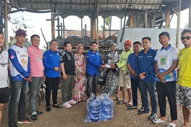 KNPI Dua Pitue Salurkan Bantuan untuk Korban Kebakaran, Wujud Nyata Kepedulian Pemuda