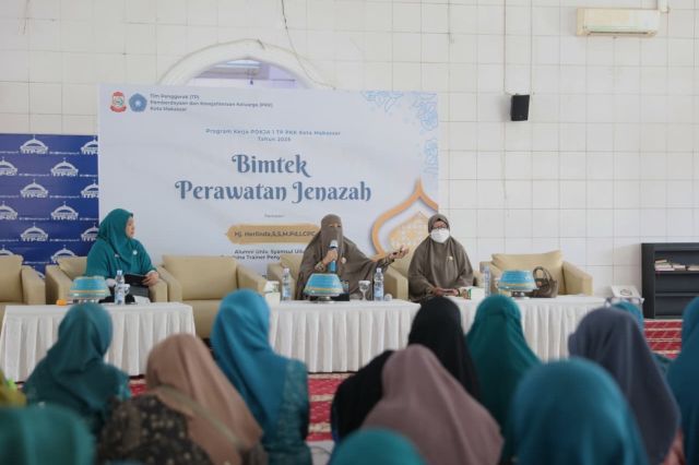 TP PKK Kota Makassar Gelar Bimtek Perawatan Jenazah untuk Kader PKK dan Kader Pemandi Jenazah