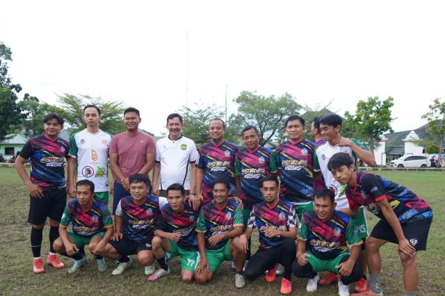 Pertandingan Sepakbola Persahabatan Gubernur Sulsel vs Forkopimda Kota Palopo