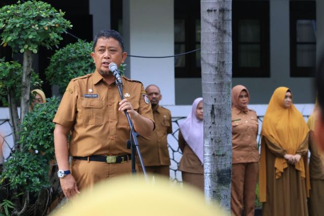 Kadispora Kota Makassar, Syamsul Bahri, S.IP., M.Si., hadir mewakili Wali Kota Makassar Munafri Arifuddin sebagai Pembina Apel Lingkup Pemkot Makassar