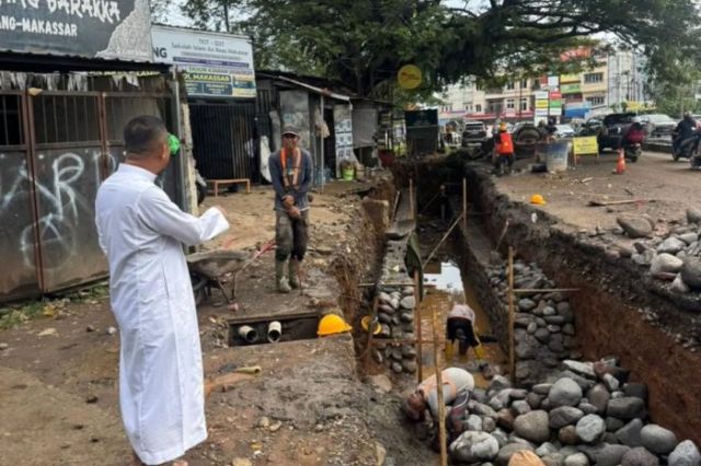 Gubernur Sulsel Tinjau Progres Jalan Hertasning, Drainase Diperbesar untuk Atasi Genangan