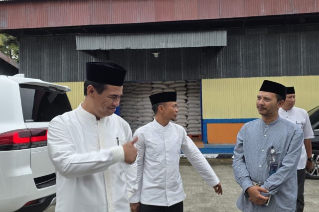 Hari Kedua Lebaran, Mentan Tancap Gas Turun Lapangan Sidak 4 Gudang Bulog di Sulsel